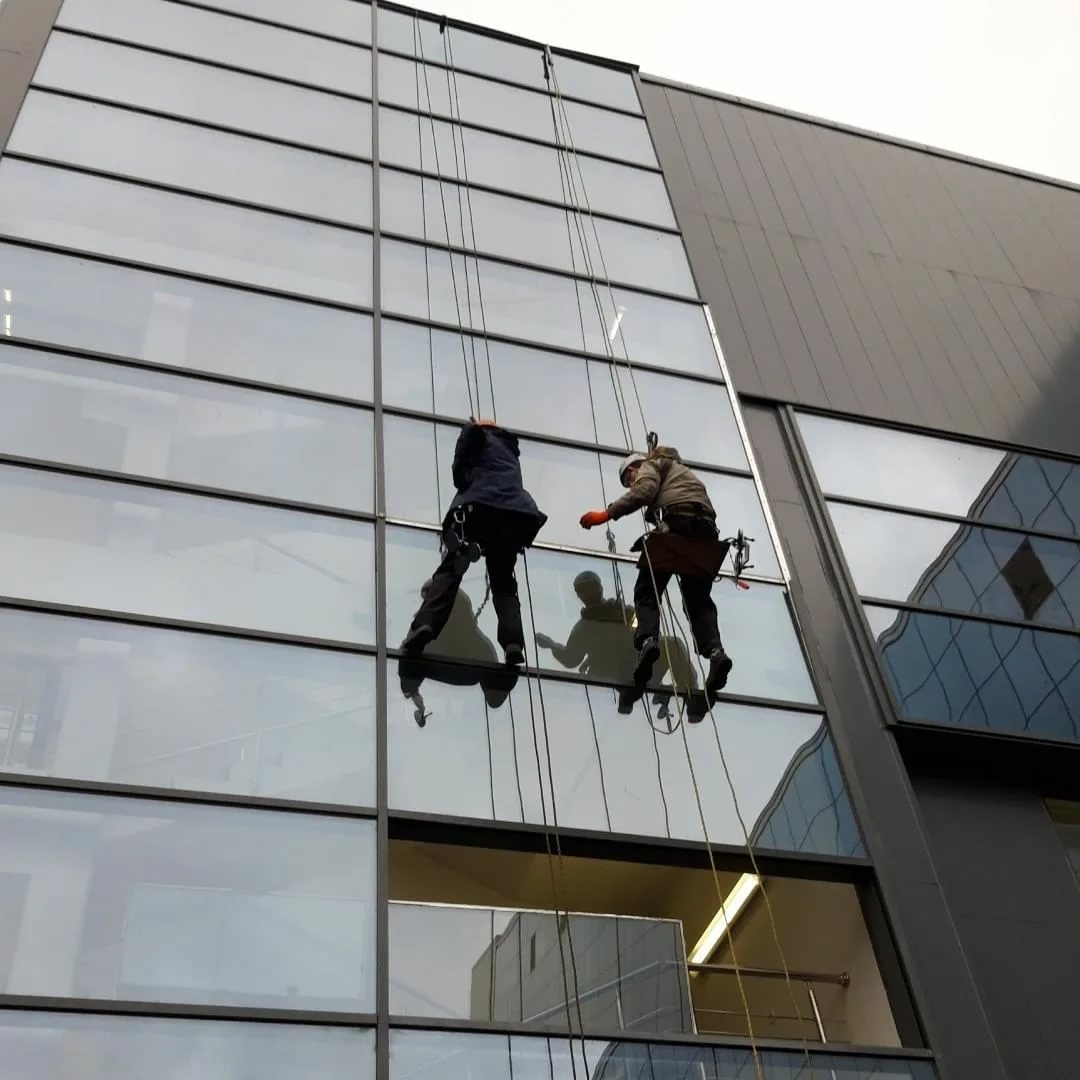 Ремонт фасадного остекления)